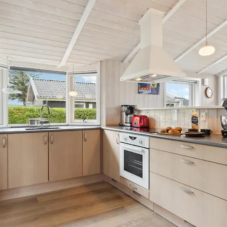 Stunning In V With Kitchen Holiday home