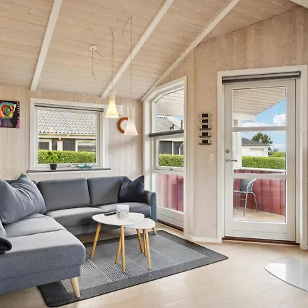Holiday home Stunning In V With Kitchen *