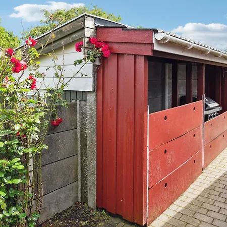 Stunning In V With Kitchen Holiday home